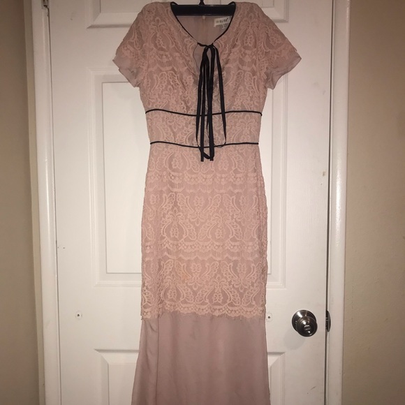 Dresses - Picture 1 of 1